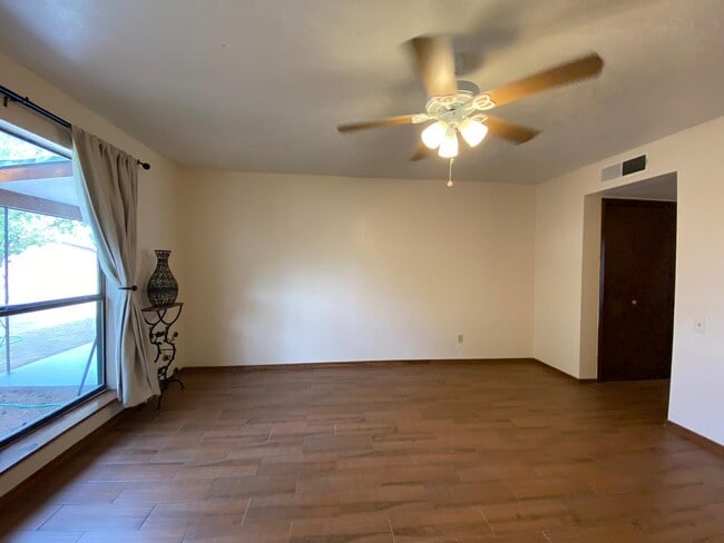 Building Photo - 215 Mulberry Ave
