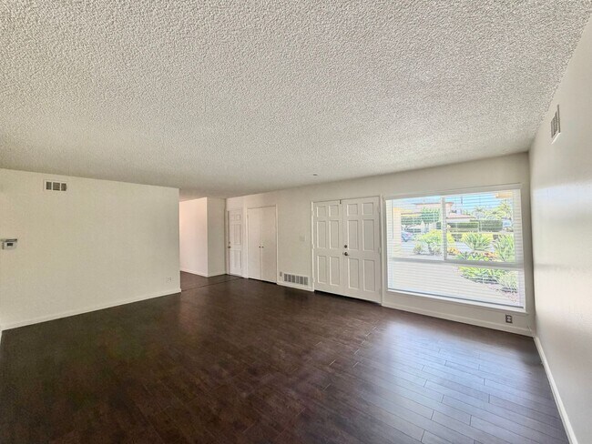Building Photo - 3 Bed 2 Bath Corner Lot House in La Mesa!