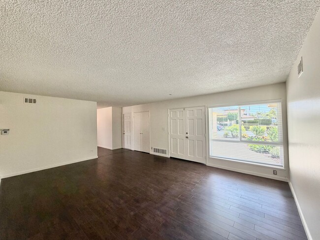 Building Photo - 3 Bed 2 Bath Newley Renovated Home in La Mesa!