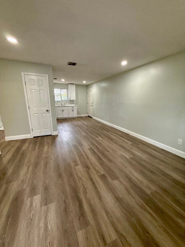 Building Photo - 5035 Westchase Ct