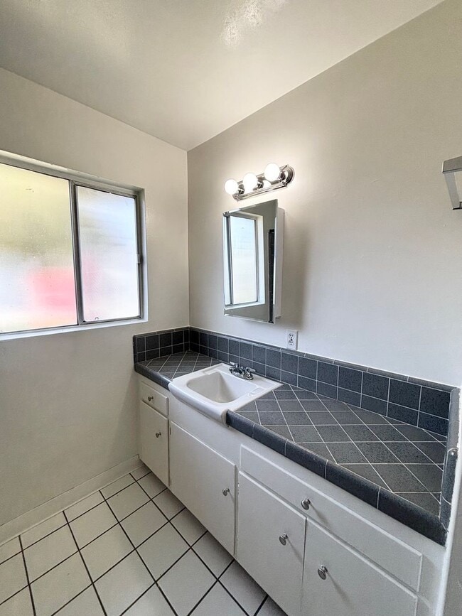 Building Photo - C130