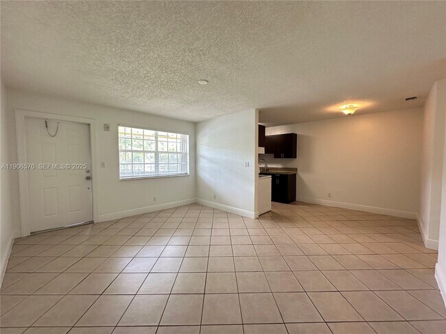 Building Photo - 2900 NE 17th Ave