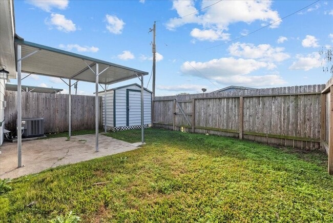 Building Photo - 2110 Roatan Calle