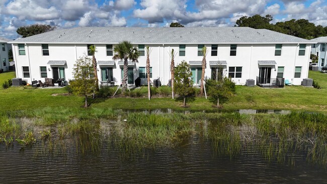Building Photo - 475 Salisbury Cir