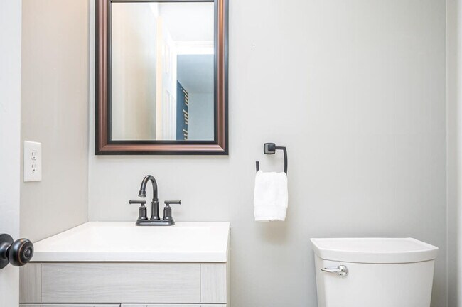 Building Photo - 1267 Sweet Pine Dr