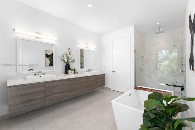 Building Photo - 16703 Botaniko Dr S