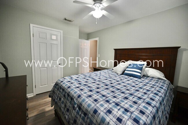 Building Photo - WaterFront, Furnished Unit in Niceville