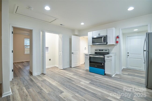 Building Photo - 313 Heyward St