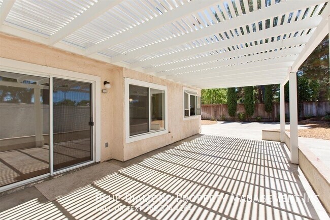 Building Photo - 801 Mosaic Cir
