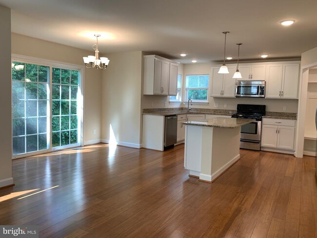 Building Photo - 10308 Bluebird Ct