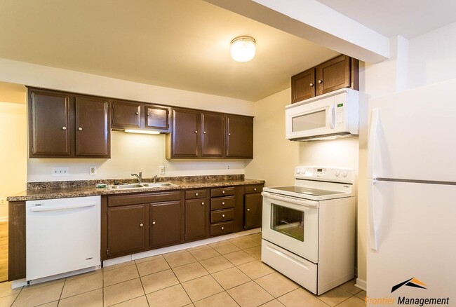 Building Photo - 527 Moro St