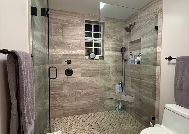 Building Photo - 918 Southard St