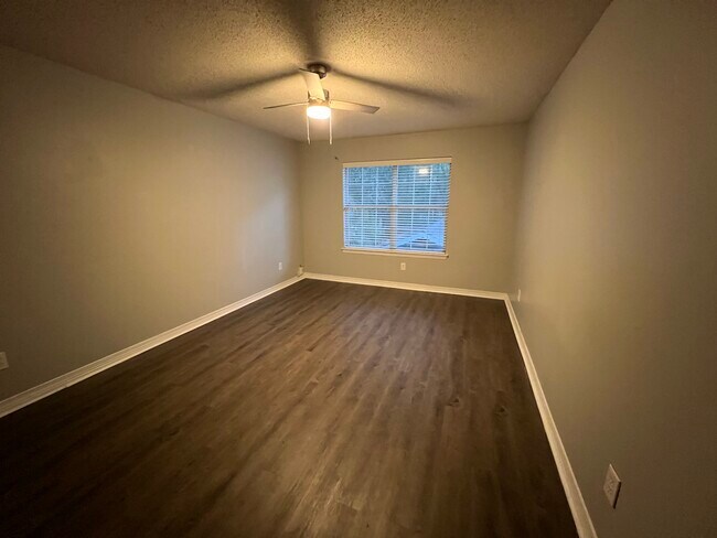 Building Photo - 68 Summer Oaks Dr