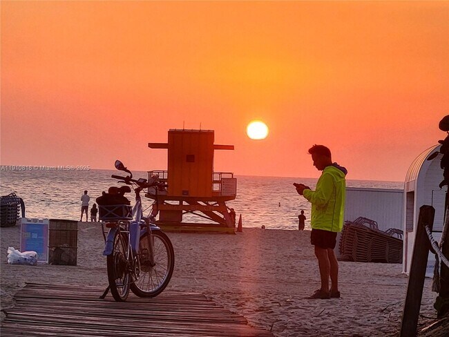 Building Photo - 1623 Collins Ave