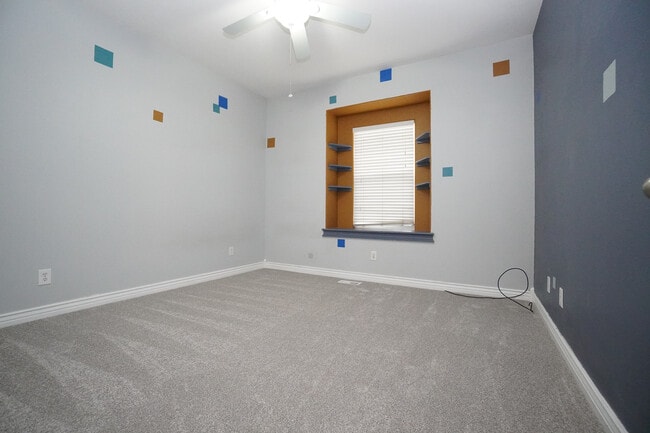 Building Photo - 11565 W Zachery Ave