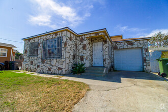 Building Photo - 1911 N Slater Ave