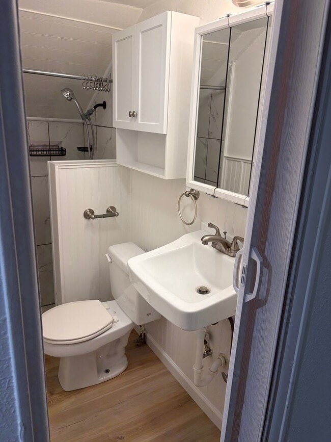 Building Photo - Newly Remodeled One Bedroom Apartment in Newberg