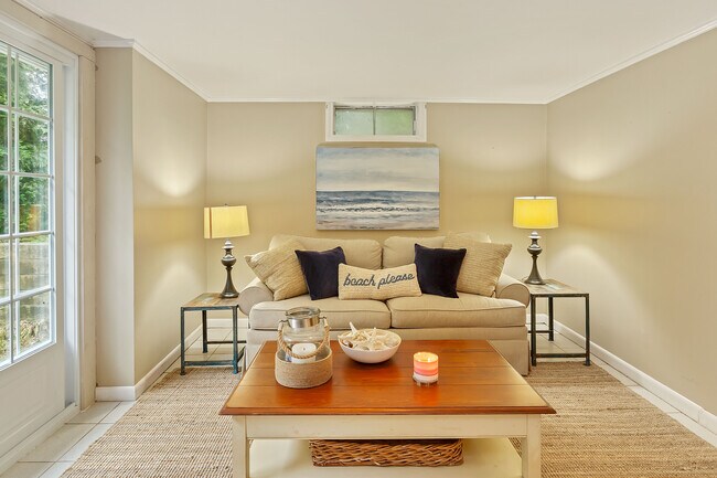 Building Photo - 25 Embassy St