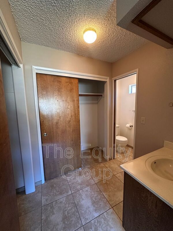 Building Photo - 1930 E Harold Ave