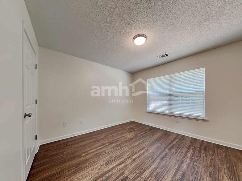 Building Photo - 159 Arbor Village Dr