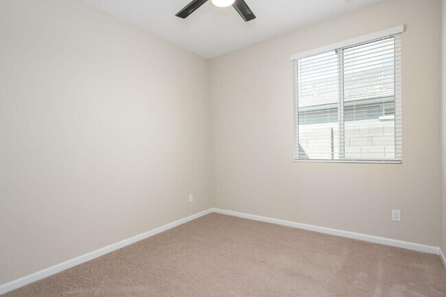 Building Photo - 17716 W Villa Hermosa Ln