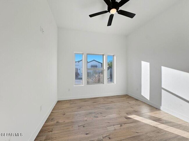 Building Photo - 5636 River Run St
