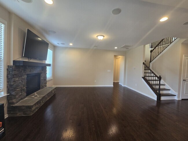 Building Photo - Beautiful Home located in Bridge Pointe Ne...