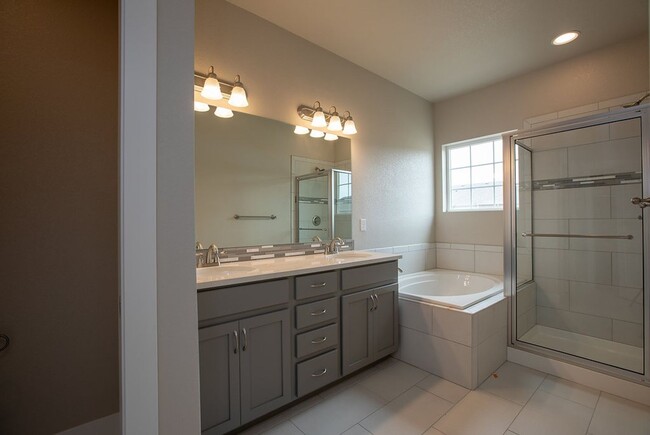 Building Photo - 4902 Brookfield Dr