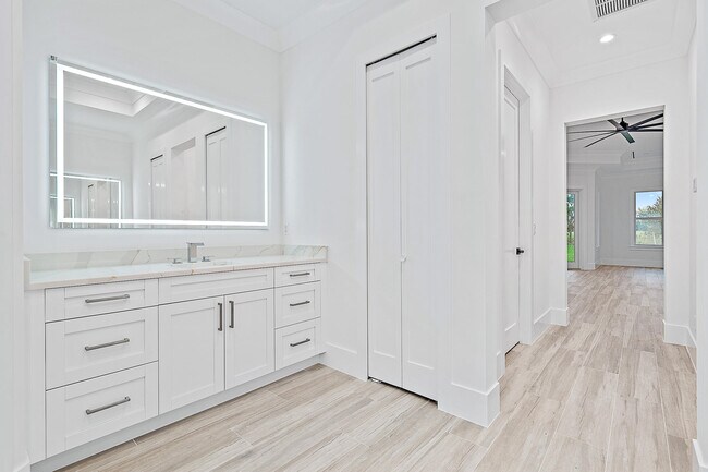 Building Photo - 18211 SE Old Trail Dr W