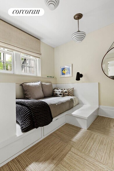 Building Photo - 29 Bethune St