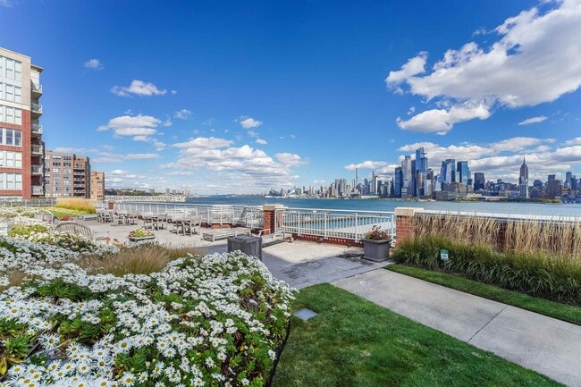 Building Photo - 1125 Maxwell Ln