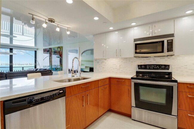 Building Photo - 3000 N Ocean Dr
