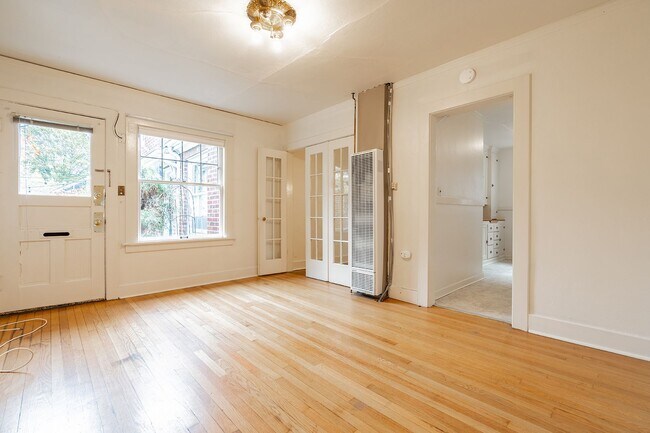 Interior Photo - Broadway Court