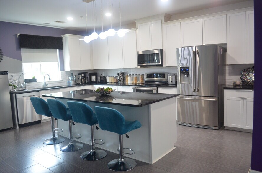 Primary Photo - 14760 Mason Creek Cir