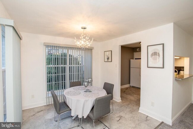 Building Photo - 33 Dogwood Ln