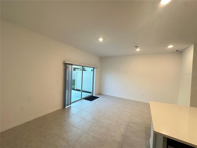 Building Photo - 2207 Portrait St