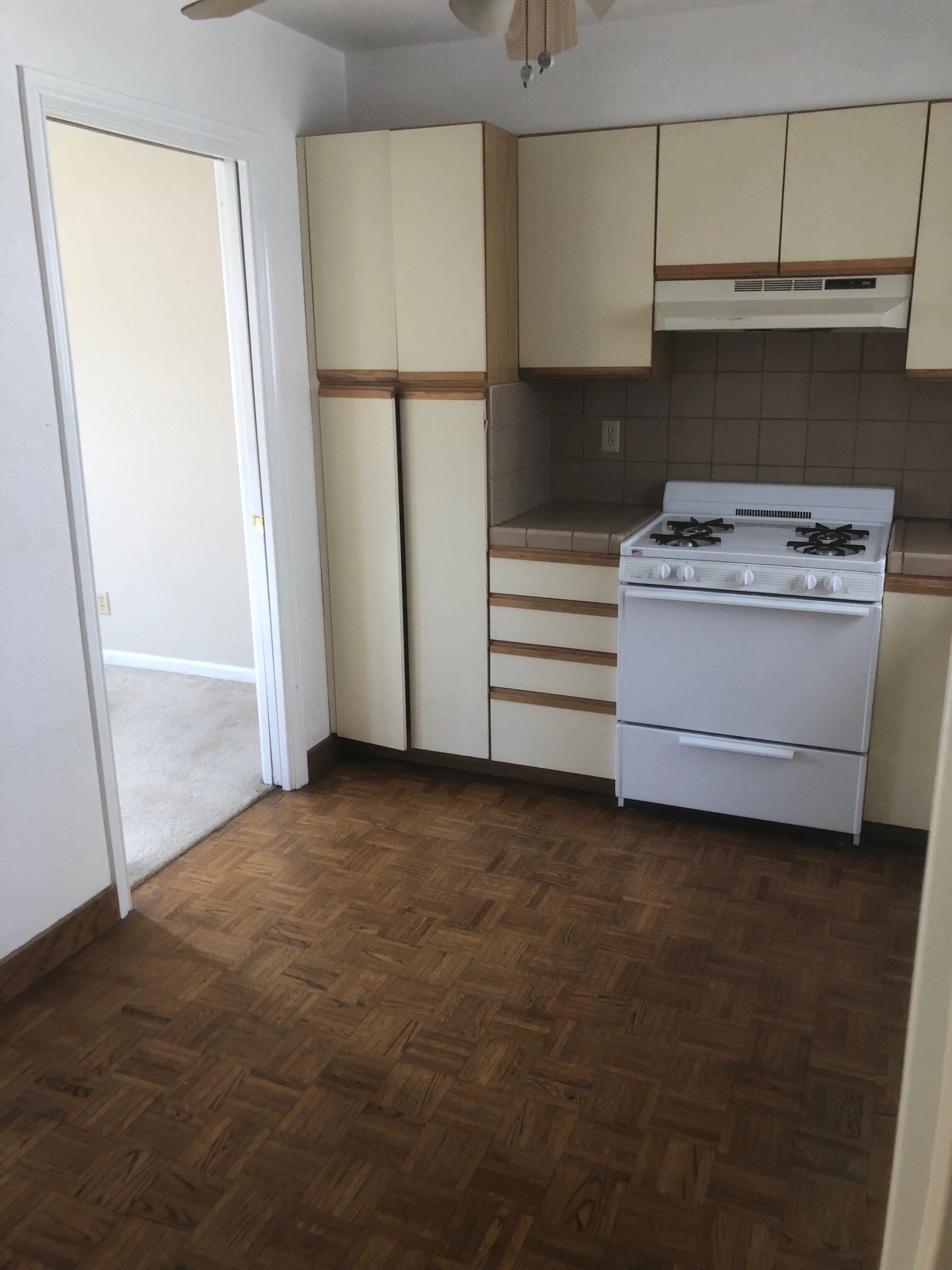 kitchen - 1120 Judah St