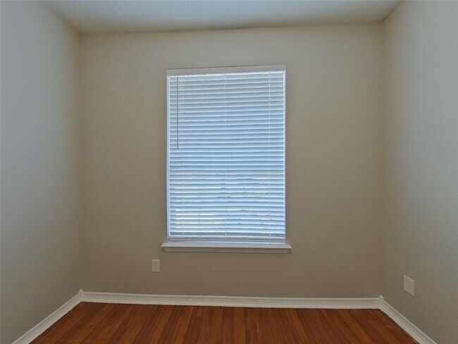 Building Photo - 28818 Hidden Cove Dr