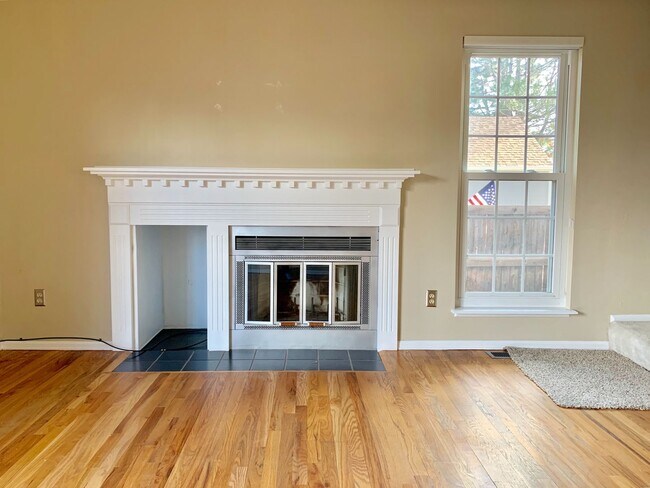 Building Photo - Old Town Louisville Home for Lease near Coal Creek Trails!