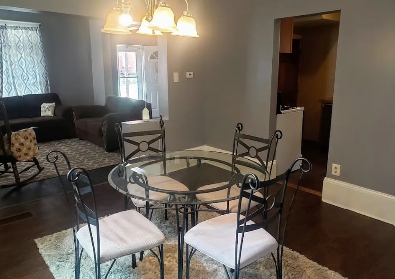 Building Photo - 231 N Elm St