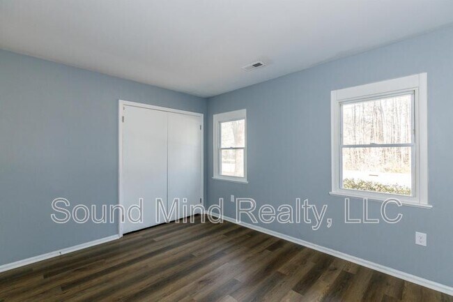 Building Photo - 2624 Sanderford Rd