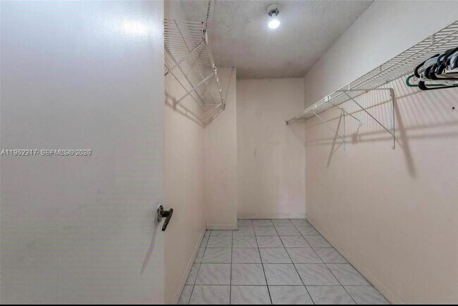 Building Photo - 9678 Fontainebleau Blvd