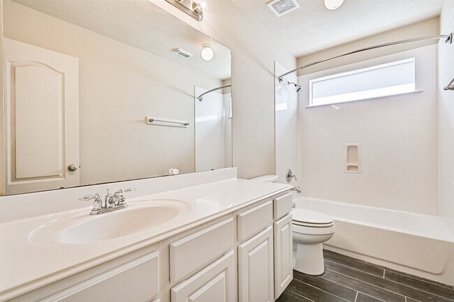 Building Photo - 2006 Plantain Lily Ct