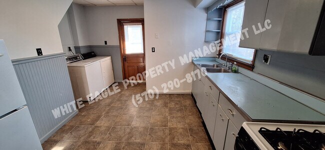 Building Photo - 315 William St