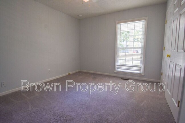 Building Photo - 867 Long Iron Dr