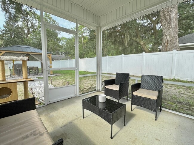 Building Photo - AVAILABLE OCTOBER 2025  [PET FRIENDLY]