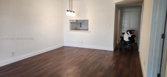 Building Photo - 2640 Garden Dr S