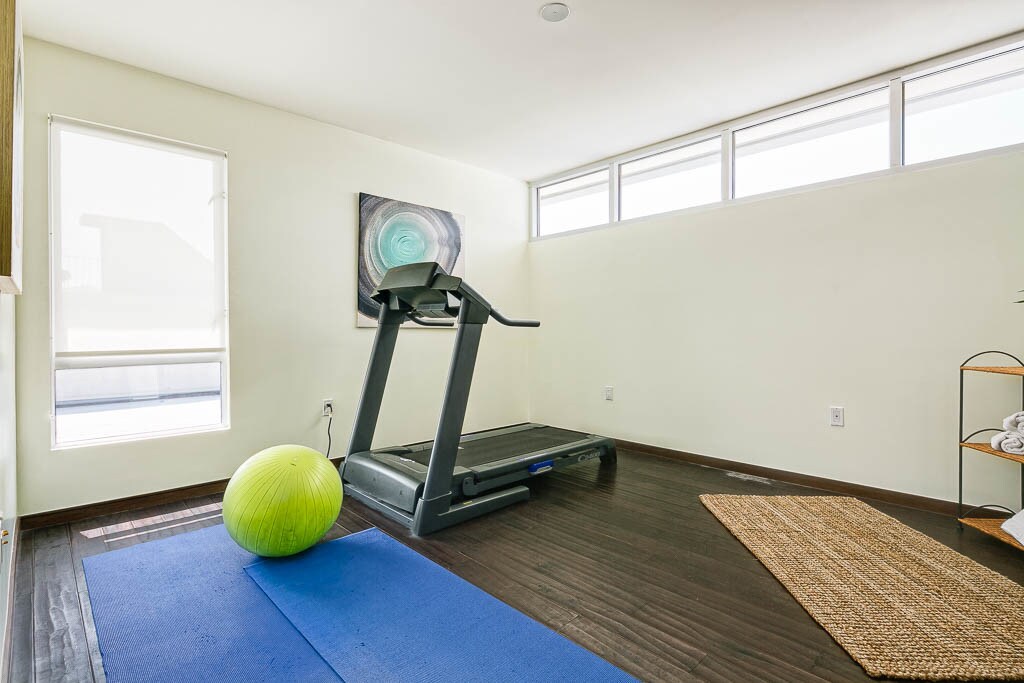 Building Photo - 257 S Hudson Ave