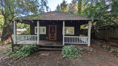 Building Photo - Boulder Creek Cutie