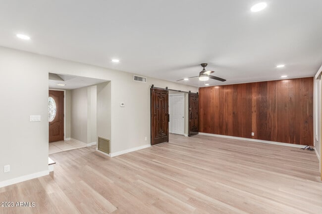 Building Photo - 3037 S Country Club Way